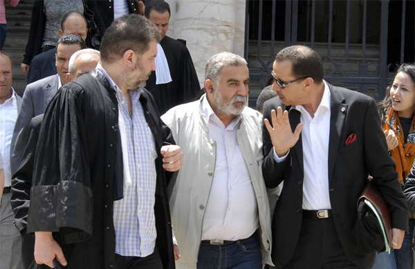 Les avocats d'El Héni refusent de quitter le bureau du juge et dénoncent l'abus