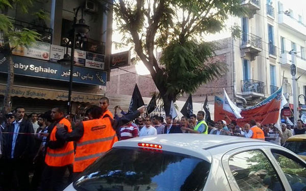 Tunisie – Hizb Ettahrir manifeste en faveur de la chariâa et contre le dialogue national (vidéo)