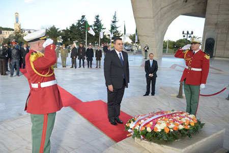 Mehdi Jomâa reçu par le premier ministre algérien à Alger (vidéo)