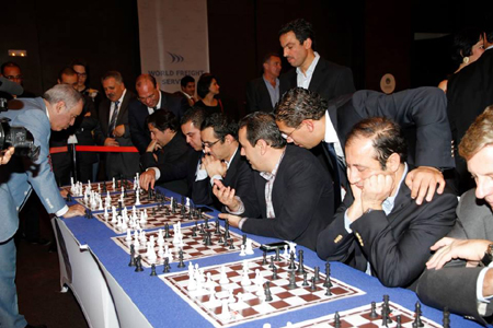 Le groupe de Mehdi Ben Gharbia organise une réception en l'honneur de Garry Kasparov
