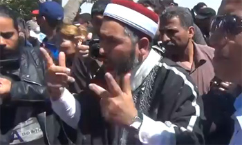 Vidéo du jour : Adel Almi n'est pas le bienvenu à la manifestation des familles des martyrs 