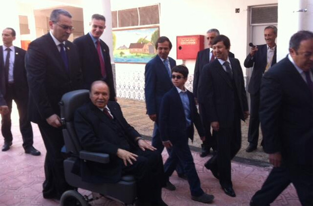 Photo du jour : ça roule pour Bouteflika !