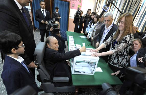 Abdelaziz Bouteflika réélu avec 81,53% des voix 