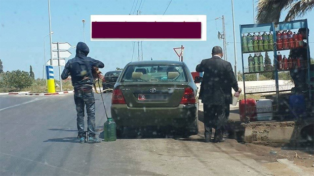 Photo du jour : Le militaire et le contrebandier pompiste