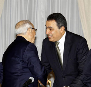 Sondage présidentielle : Mehdi Jomâa favori des Tunisiens et passe devant Béji Caïd Essebsi