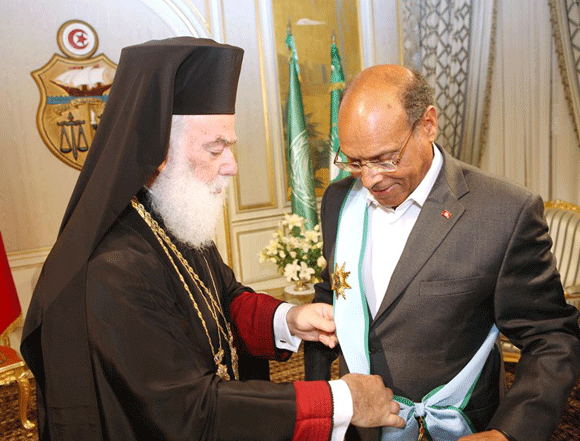 Tunisie – Moncef Marzouki décoré par Théodore II (vidéo)
