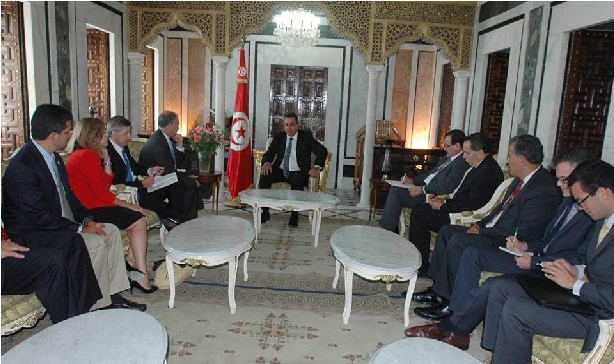 Mehdi Jomâa reçoit une délégation de la Commission des Affaires étrangères du Sénat américain