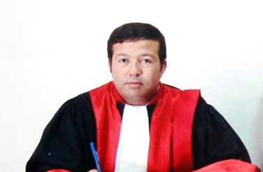 Le magistrat Ali Chourabi présente officiellement sa candidature à la présidentielle