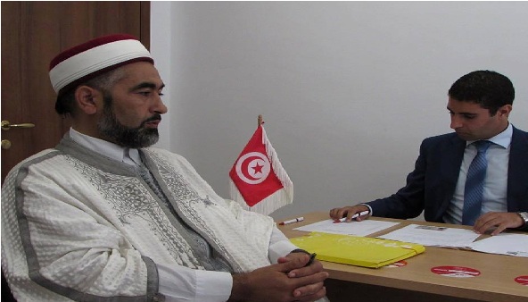 Adel Almi dépose sa candidature à la présidentielle et promet de restituer aux Tunisiennes leur dignité et chasteté