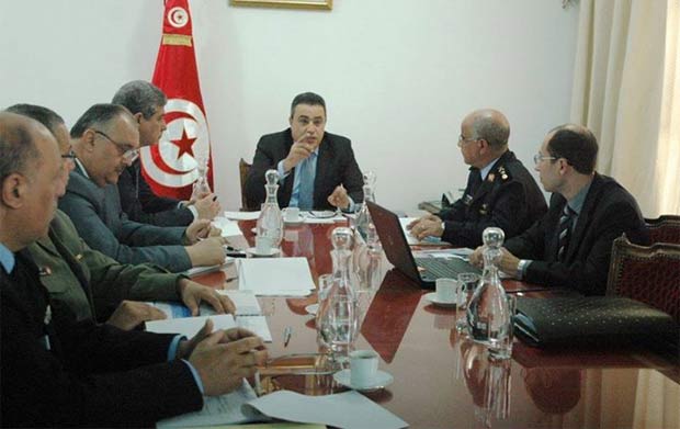 Tunisie - Lacquisition dhlicoptres militaires au centre dune runion entre Joma et les cadres de la Dfense