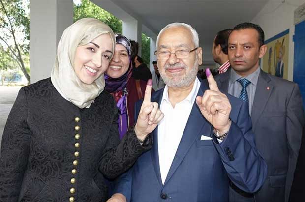 Tunisie - Rached Ghannouchi vote avec ses filles  Ben Arous
