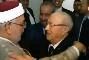 Etreinte cordiale entre Abdelfattah Mourou et Bji Cad Essebsi (vido)