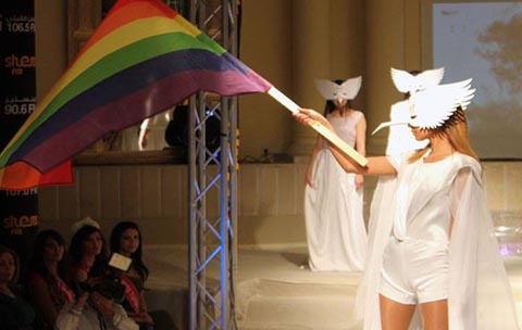 Le drapeau LGBT dans un défilé de mode à Tunis