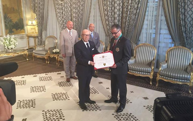 Mohsen Marzouk dcor de la catgorie de grand officier de l'ordre de la Rpublique