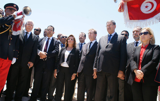 Habib Essid observe une minute de silence en hommage aux victimes de Sousse
