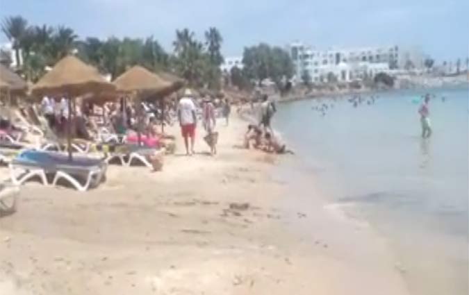 La plage du Palm Beach  Hammamet envahie par les salets d'gouts, le propritaire explique