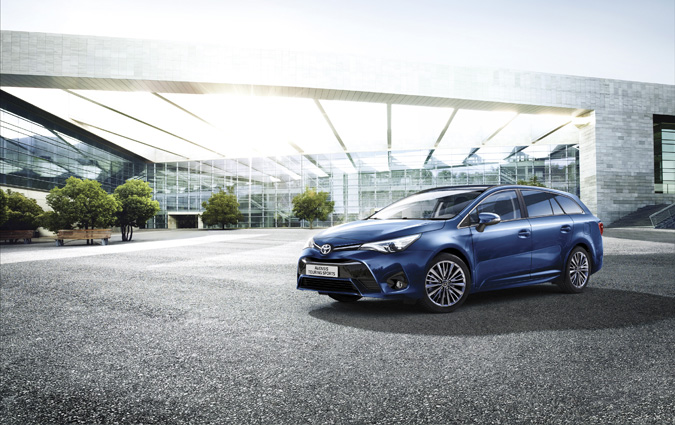 Toyota offre un lifting  son Avensis
