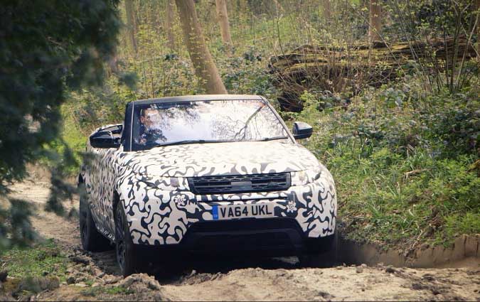 Le nouveau Range Rover Evoque Cabriolet passe haut la main les tests tout-terrain de Land Rover