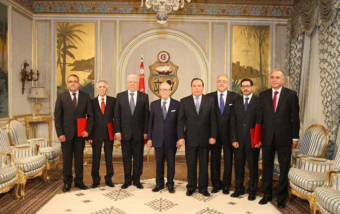 Bji Cad Essebsi remet les lettres de crance  5 nouveaux ambassadeurs