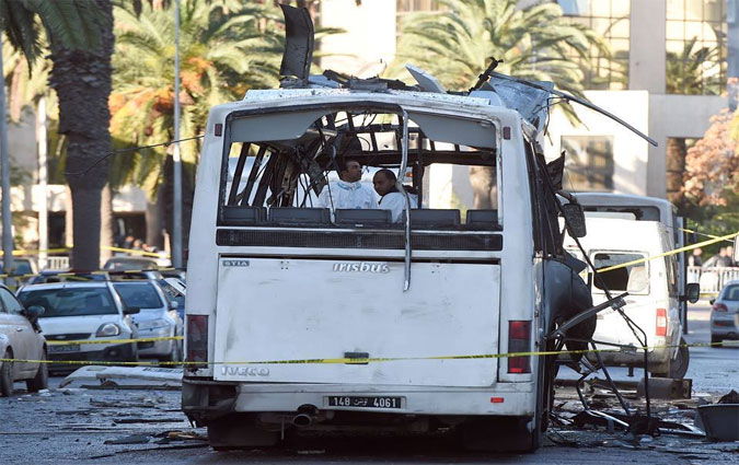 Photos du bus cible d'un  attentat : La police scientifique encore  l'uvre
