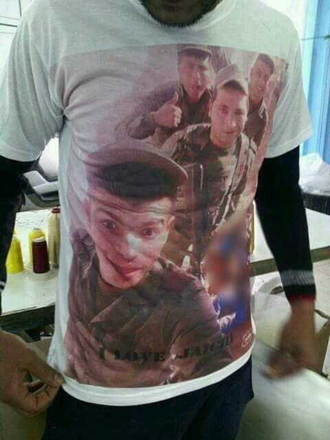 Photo du jour - Le clbre selfie des soldats, imprim sur des t-shirts 