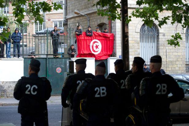 Une trentaine de Tunisiens squattent un immeuble de Ben Ali à Paris