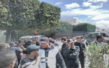 Heurts entre la police et des chmeurs  la Kasbah - Des lus Front populaire effectuent un sit-in  l'avenue Bourguiba