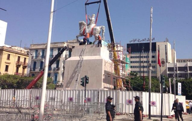 La statue du leader suprme reprend sa place  l'avenue Bourguiba

