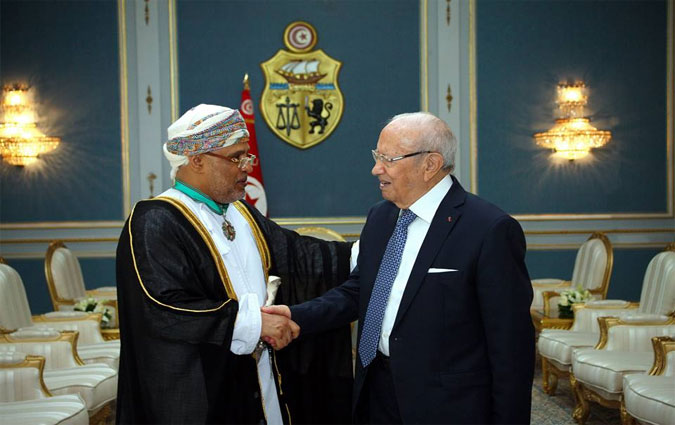Bji Cad Essebsi dcore l'ambassadeur du sultanat d'Oman
