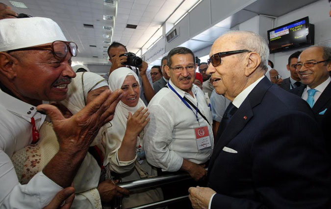 Bji Cad Essebsi  l'aroport de Carthage pour saluer les plerins du Hadj