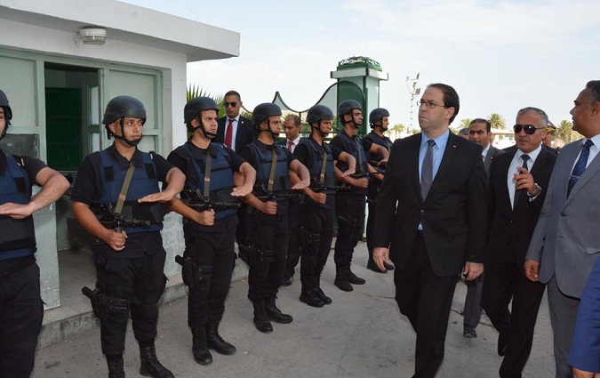 Youssef Chahed visite la caserne de la Garde nationale de l'Aouina