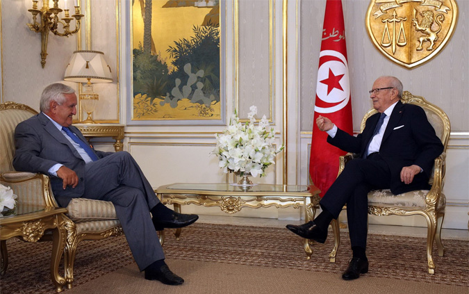 Bji Cad Essebsi reoit l'ancien Premier ministre franais Jean Pierre Raffarin

