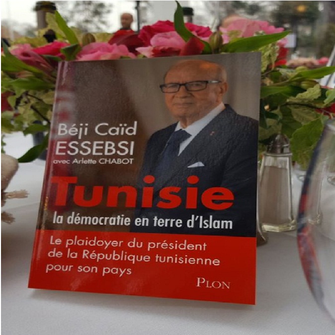 Bji Cad Essebsi prsente son nouveau livre  Paris