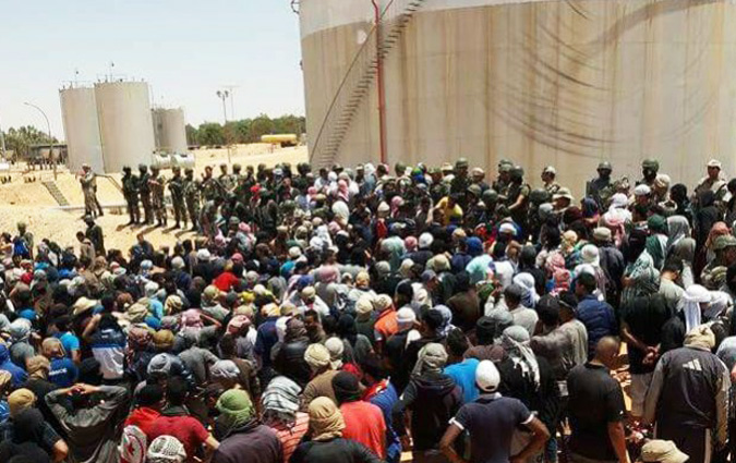La Garde nationale recourt au gaz lacrymogne pour disperser les manifestants d'El Kamour