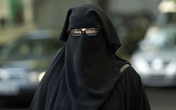 Arrestation d'une femme niqabe  Cit Ettadhamen en relation avec Daech