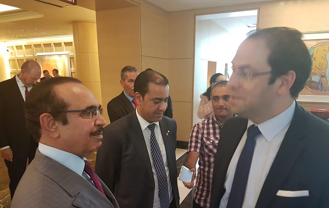 Rencontre improvise entre Youssef Chahed et le ministre  bahreni de l'Intrieur 
