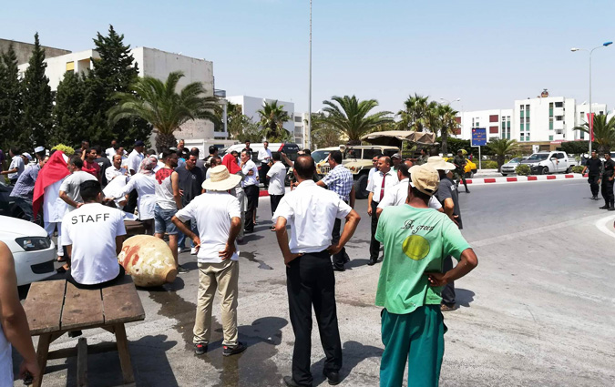 Sousse : Les employs d'un htel coupent la route touristique