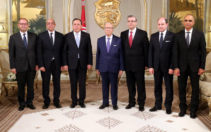 Bji Cad Essebsi remet des lettres de crance  cinq nouveaux ambassadeurs