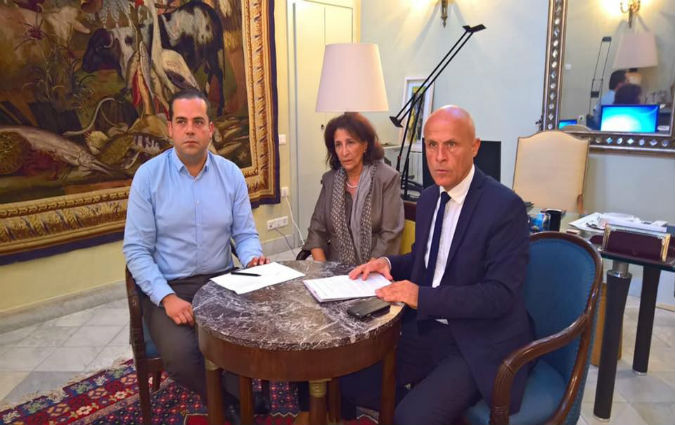 Olivier Poivre d'Arvor reoit la mre du franco-algrien dtenu en Tunisie