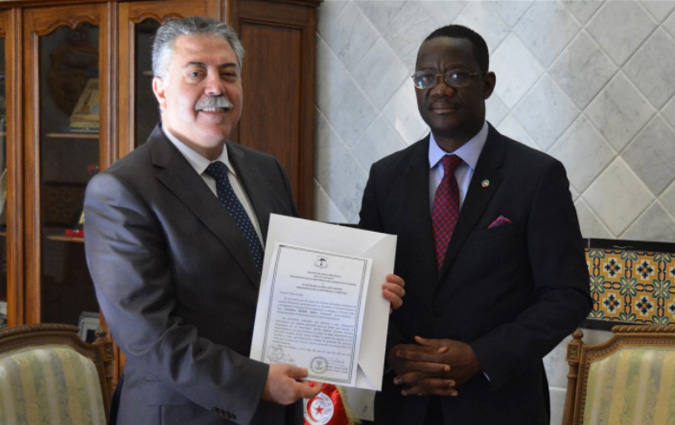 Le nouvel ambassadeur de Guine quatoriale remet une copie de ses lettres de crance   Sabri Bech Tobji