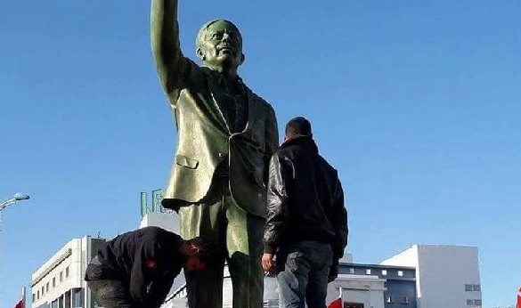 Sfax  Inauguration de la statue du leader Farhat Hached
