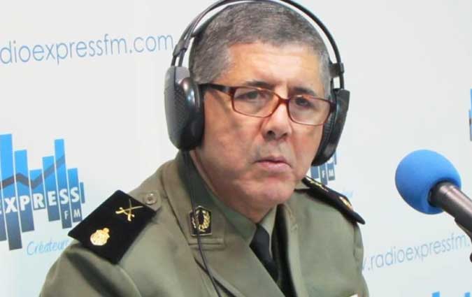 Le ministre de la Dfense va interdire le recrutement de toute personne n'ayant pas accompli son service militaire