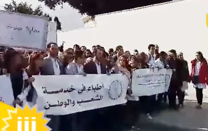 Manifestation des jeunes mdecins  Tunis