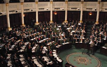 Le Parlement vote la suppression de la taxe de sortie de 30 dinars