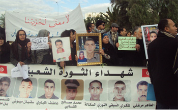Les familles des martyrs et des blessés de la révolution préparent une grève de la faim (vidéo)