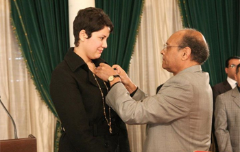 Moncef Marzouki rend hommage à Khaoula Rachidi et au drapeau national (vidéo)