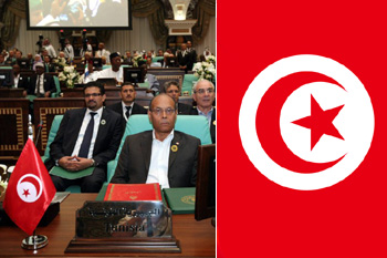 Aux côtés de Moncef Marzouki, le drapeau tunisien est soit de contrefaçon, soit absent 