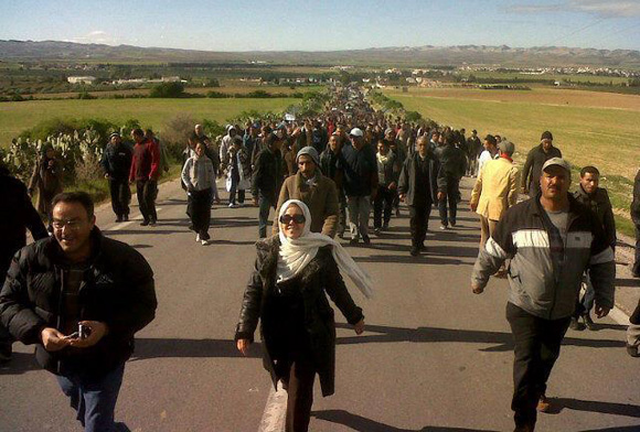 Dans une action symbolique, les habitants de Siliana se dirigent vers Tunis