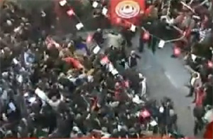 Vidéo de Nessma montrant les agressions des milices contre les membres de l'UGTT