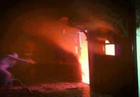Les Kasserinois incendient le local d'Ennahdha à Cité Ezzouhour 